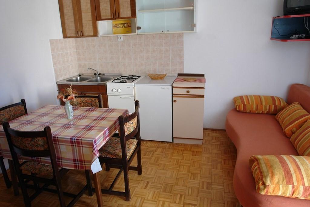 Beautiful Apartment In Crikvenica With Kitchen الغرفة الصورة