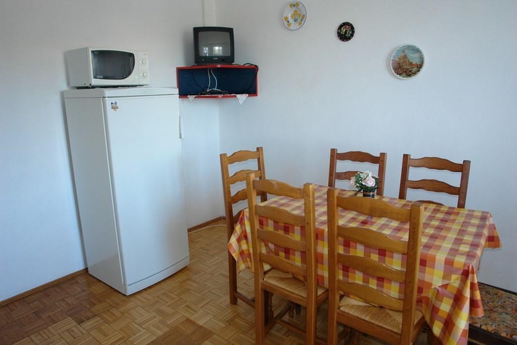 Beautiful Apartment In Crikvenica With Kitchen الغرفة الصورة